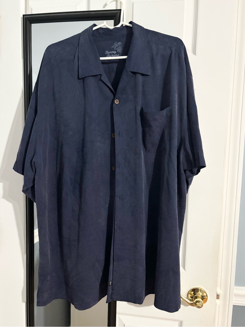 Men’s Tommy Bahama Navy 100% Silk Button-Up Shirt- Good condition